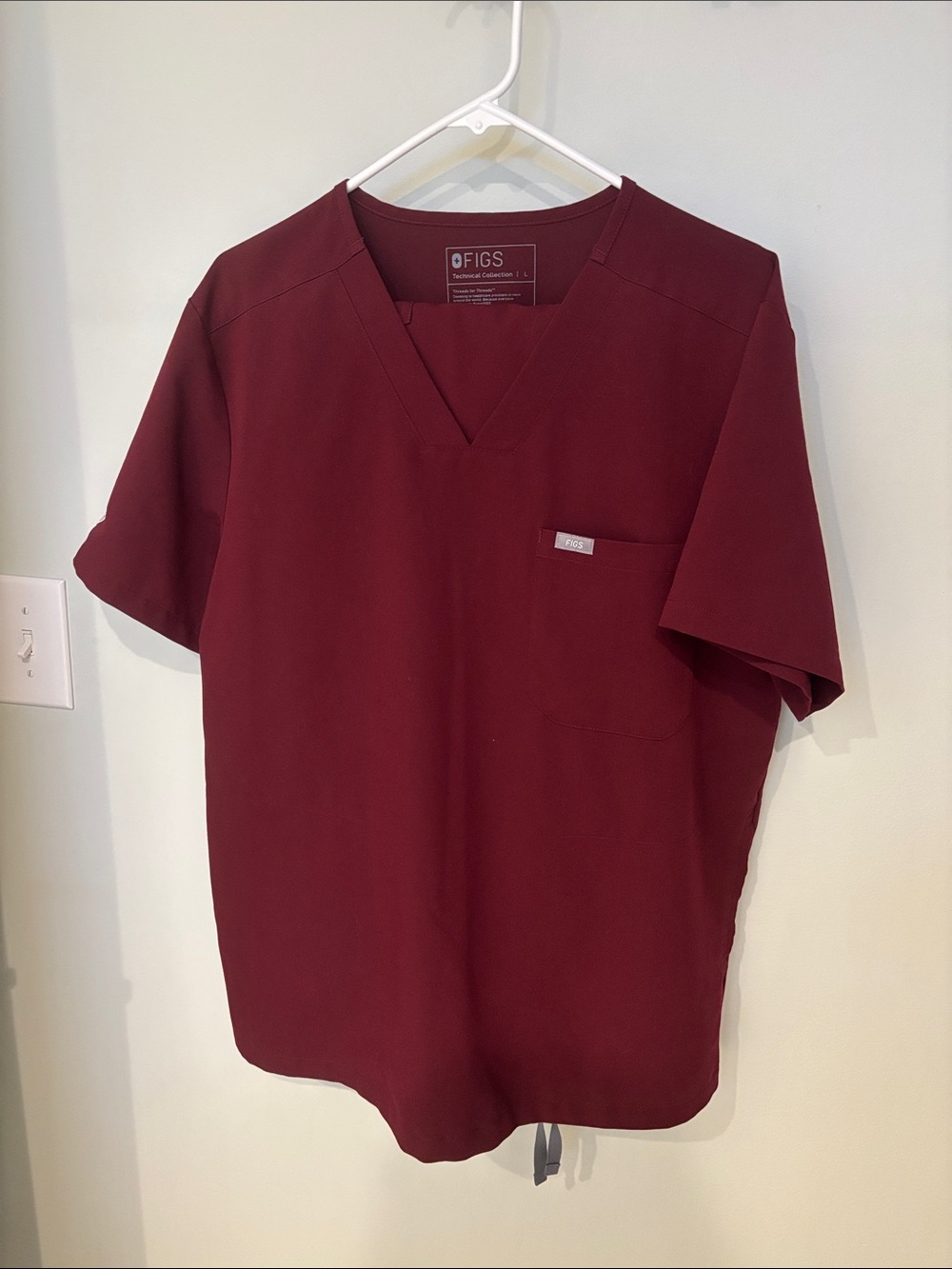 Figs Men's V-Neck Scrub Top in Burgundy
